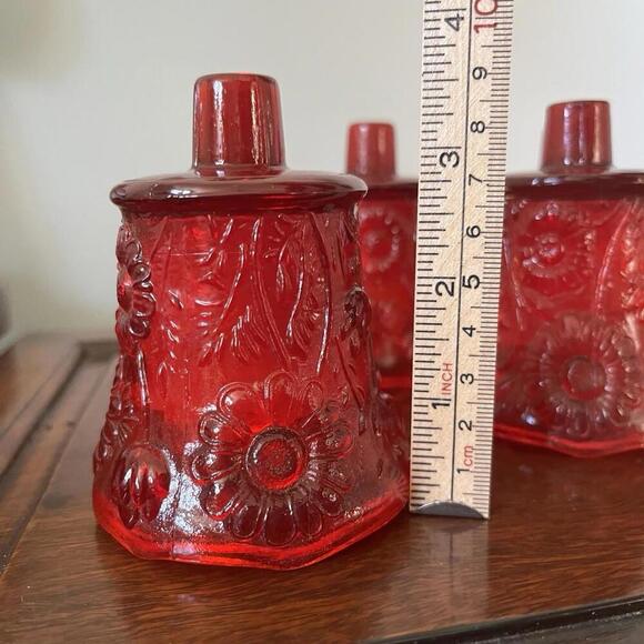 Holding for MBED  Daisy Floral Red Glass Peg Votive Candle Holder set of 5 — - Picture 6 of 12